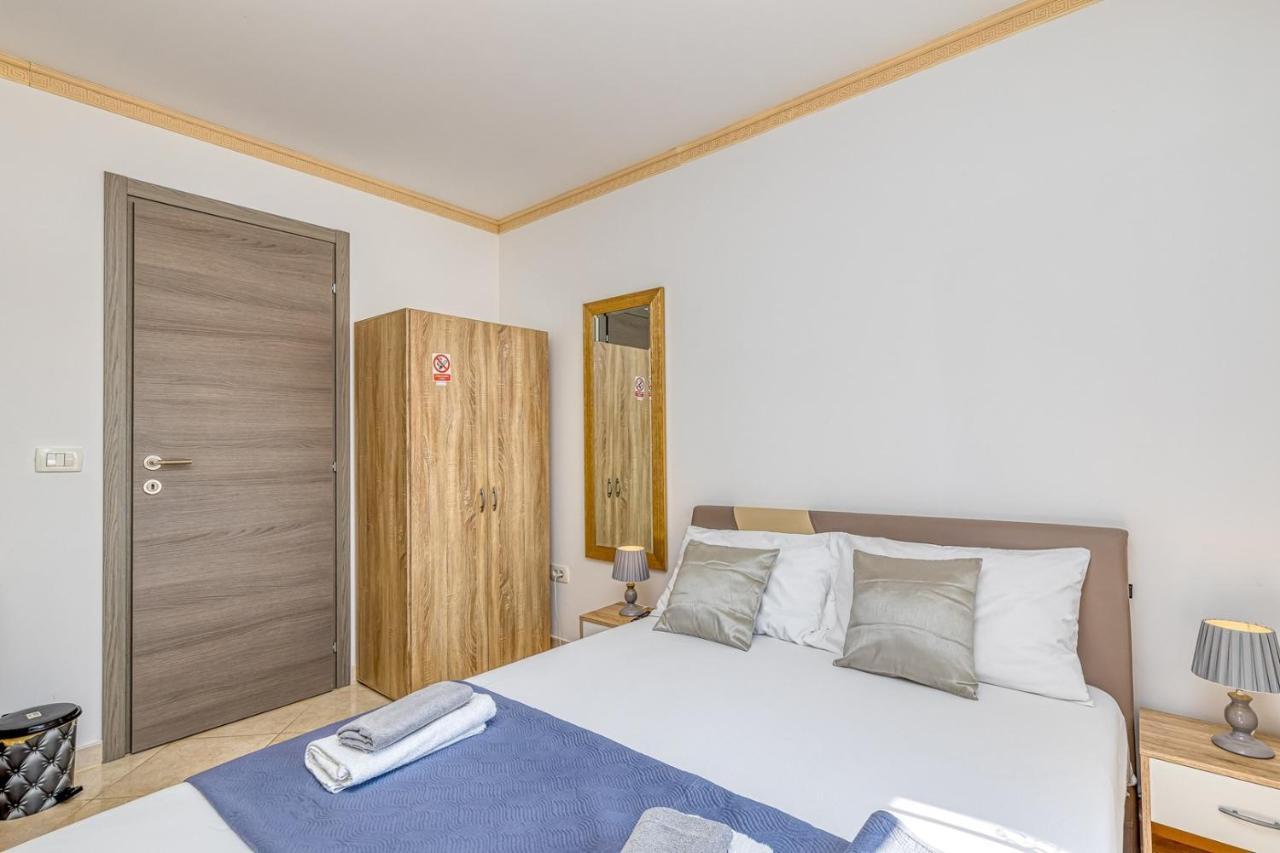 Rooms On Liberty Square Porec Exterior photo