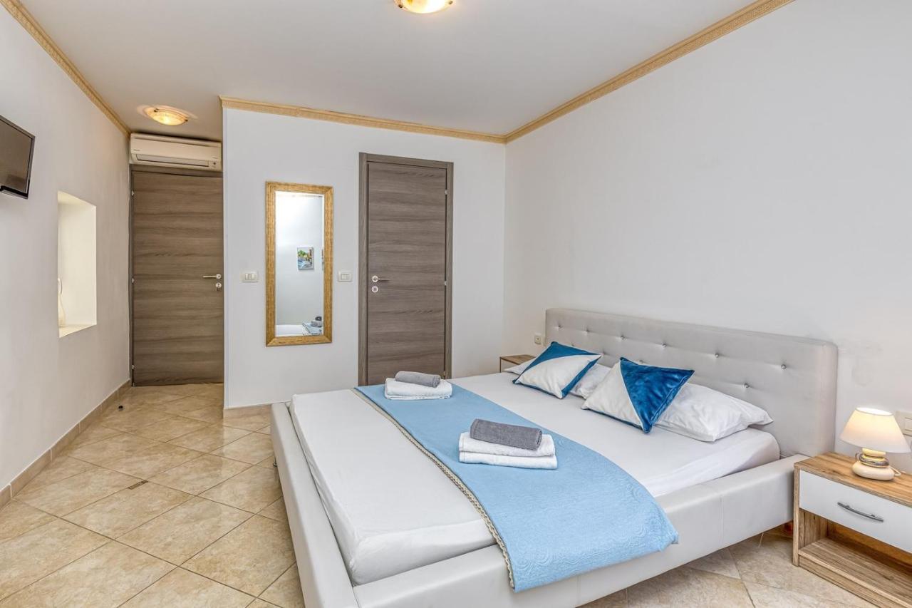 Rooms On Liberty Square Porec Exterior photo